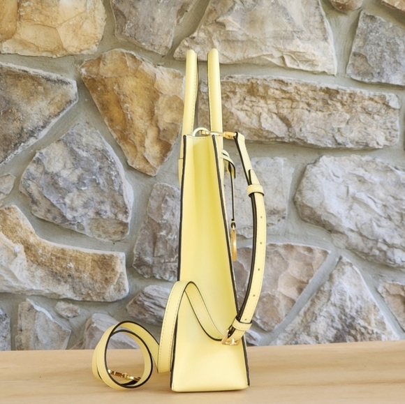 Michael Kors Mercer MD Crossbody Yellow - Picture 2 of 8